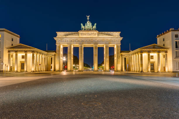 istock The Brandenburg Gate in Berlin at darkness 673057596