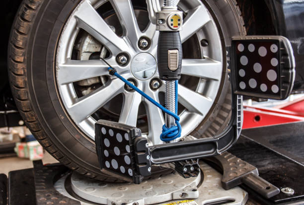 istock Mirror against the Center wheel the car 673062438