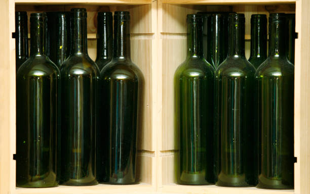 istock Empty green bottles in a wooden box 673063496