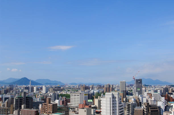 広島の街と青い空 - 広島 ストックフォトと画像