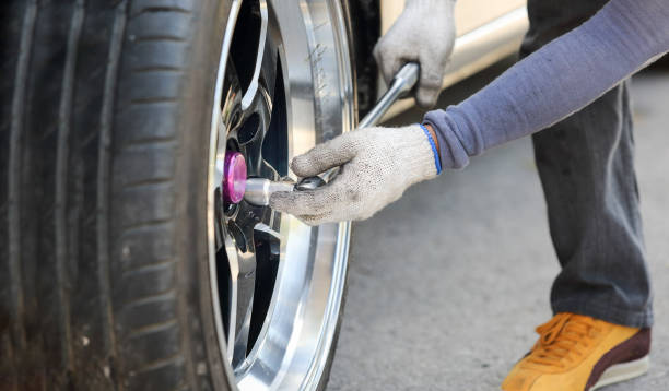 istock Auto mechanic changing racing car wheel 673084256