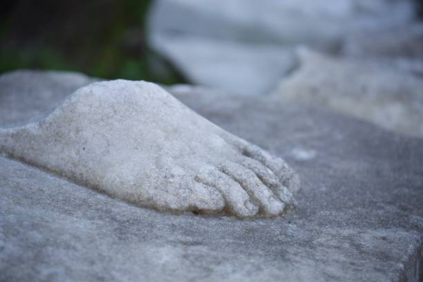 istock Marble Foot Fragment from Roman Statue 673096808