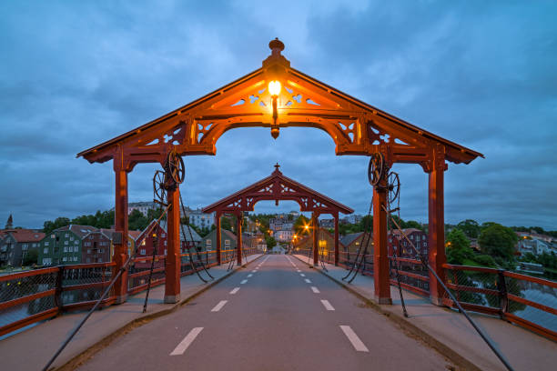 istock Bybru - Old Bridge in Trondheim, Norway 673117888