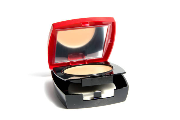 istock Cosmetic powder, isolated on white  background 673134200