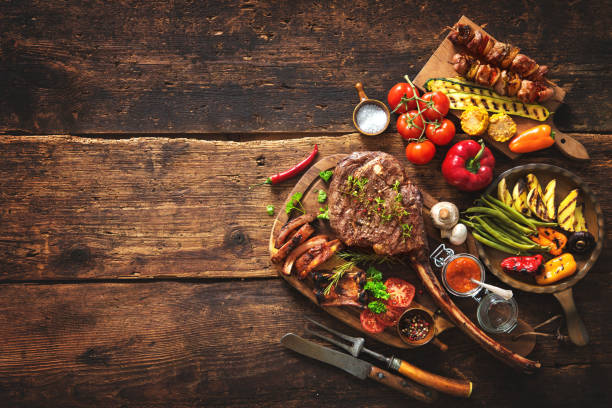 carne e verdure alla griglia - food steak meat dinner foto e immagini stock