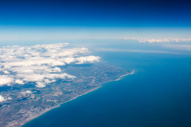 royaume-uni sud coût falaises vue du haut sur eastbourne, brighton, frontière anglaise - seaford photos et images de collection