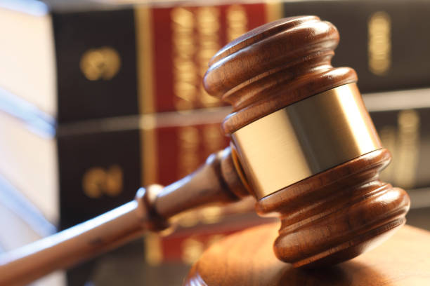 istock Gavel In Front Of Stack Of Law Books 673165994