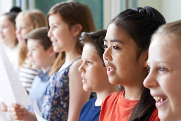 istock Group Of Children Enjoying Singing Group 673169570