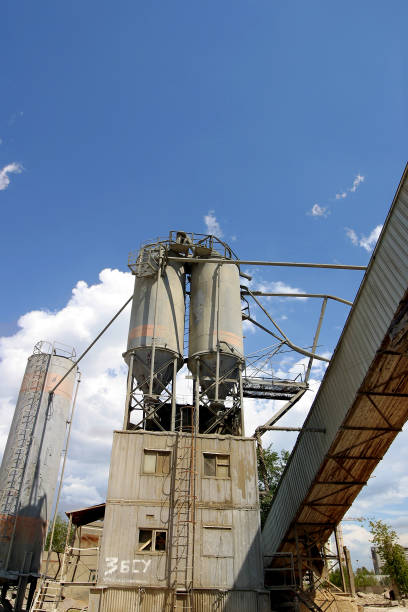 istock Factory details on a background of the sky 673187238