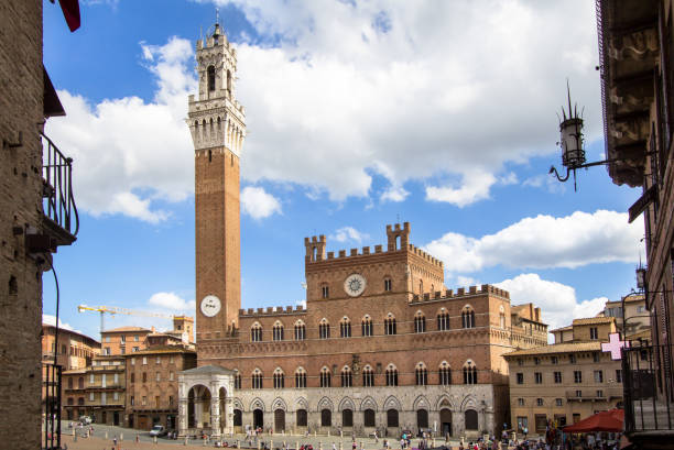 istock Piazza del Campo with Palazzo Pubblico, Siena, Italy 673192576