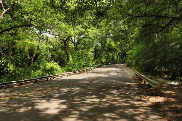 strada a 2 corsie, waco texas - waco foto e immagini stock