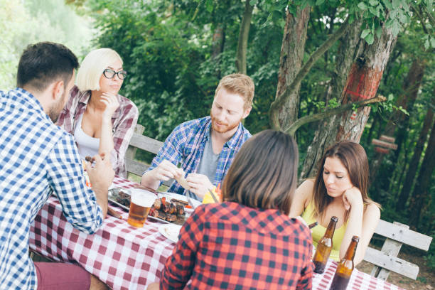 istock Friends have lunch at nature 673231292