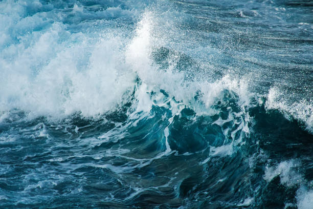 istock Big stormy ocean wave. Blue water background 673237492