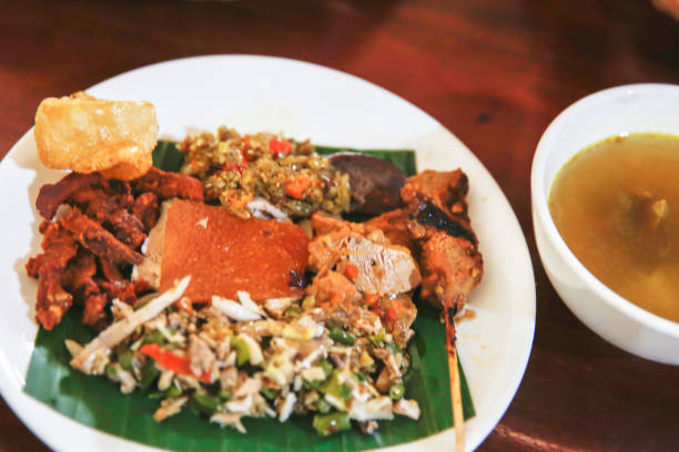 babi 행-인도네시아 구운 돼지고기 수프 - spit roasted pig roasted food 뉴스 사진 이미지