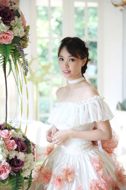 istock Asian Bride in white dress 673330012