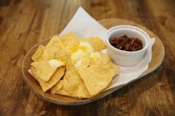 istock Cheese nachos with tomato sauce 673331220