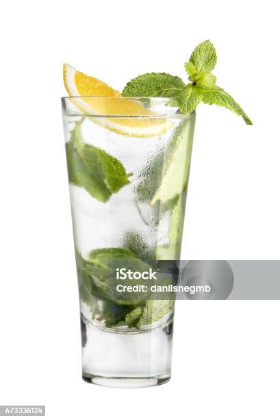 Cocktail Mojito Auf Weißem Hintergrund Stockfoto und mehr Bilder von Alkoholisches Getränk - Alkoholisches Getränk, Cocktail, Eingefroren