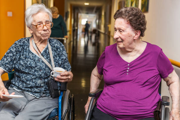 istock Coffee Break For Seniors In The Retirement Home 673350748