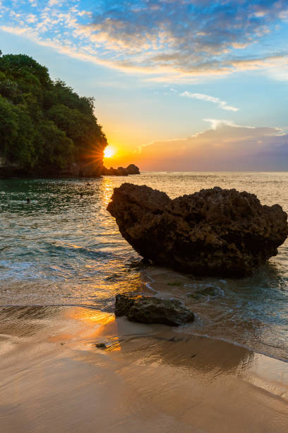 istock Padang Padang Beach - Bali Indonesia 673363998