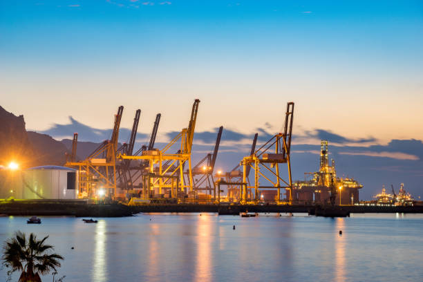 istock Drilling rig on the ocean near Tenerife 673387512