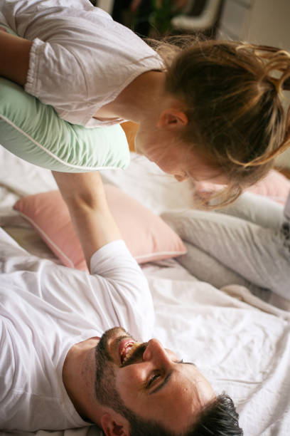 istock Single father with his daughter on bed. 673405308