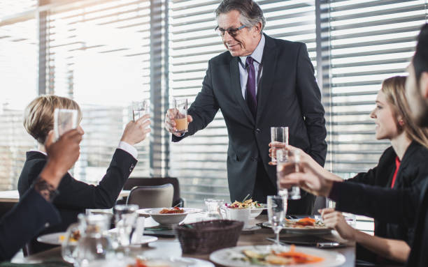 istock Business people in a cafe restaurant on a lunch break 673417860