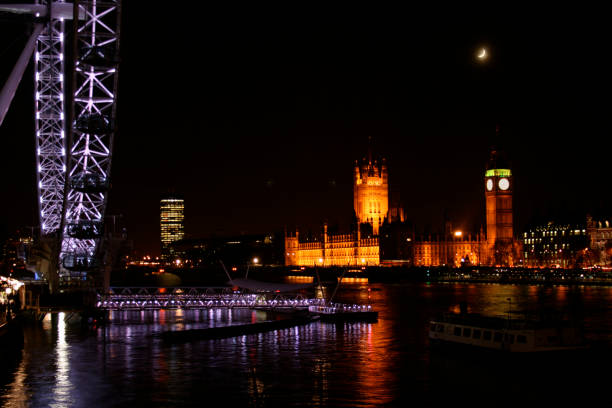 istock Landmark view across The River Thames 673437788