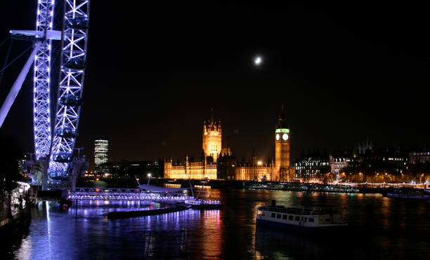 istock Night time view across The River Thames 673437810