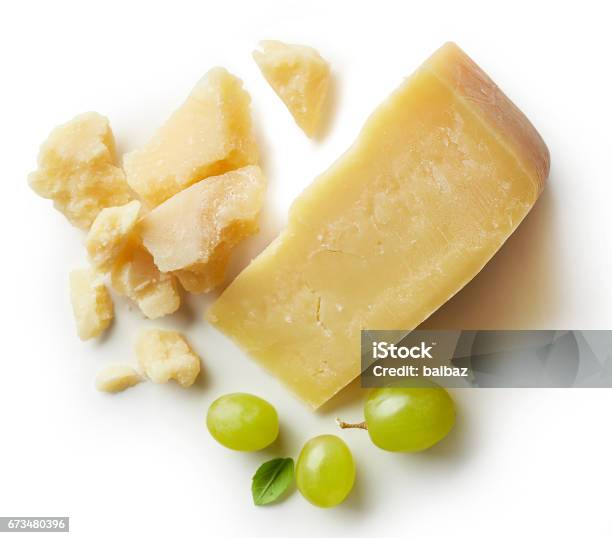 Parmesankäse Isoliert Auf Weißem Backgroun Stockfoto und mehr Bilder von Parmesan - Parmesan, Ansicht aus erhöhter Perspektive, Käse