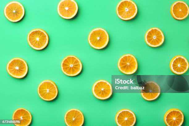 Patrón De Colores De Rodajas De Naranja Foto de stock y más banco de imágenes de Naranja - Fruta cítrica - Naranja - Fruta cítrica, Patrones visuales, Fruta