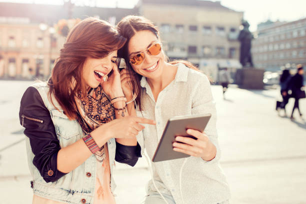 istock Listening to music 673503714