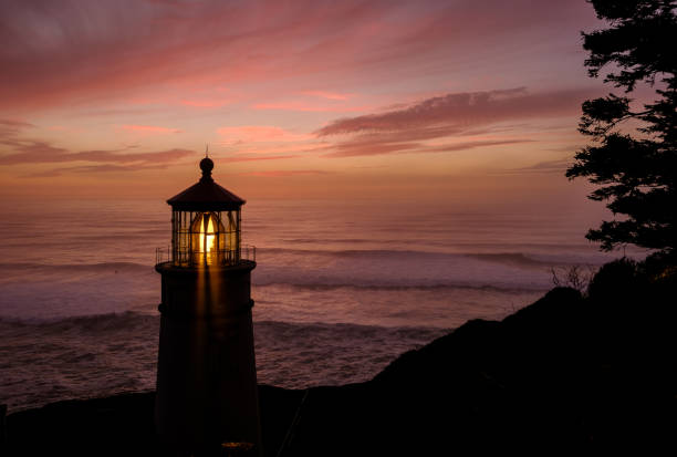 istock Heceta Head Lighthouse at sunset, built in 1892 673518004