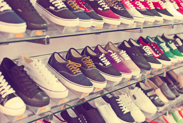 istock Shelves with casual shoes 673520502