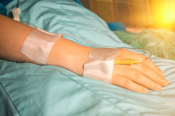 의사의 gloved 손 위로 암 환자 - pacient 뉴스 사진 이미지