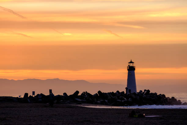 istock Santa Cruz Breakwater Light (Walton Lighthouse) at sunrise 673553056