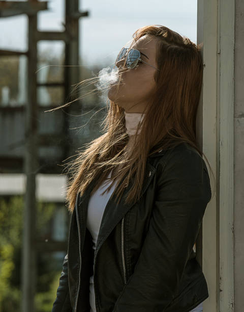istock Girl smoking a cigarette 673567082