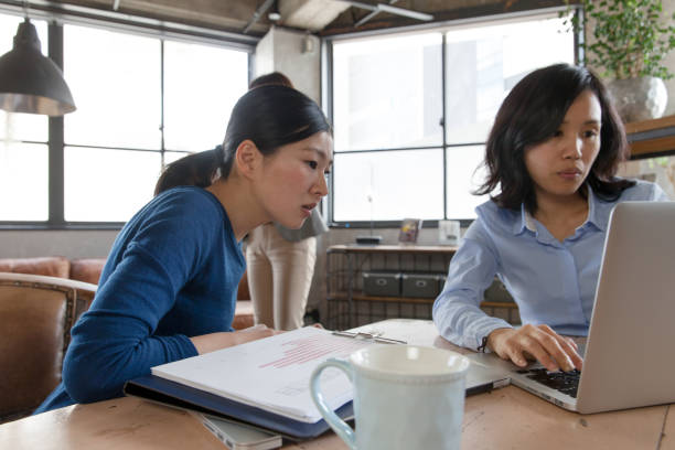 istock Business people in Japan 673578238