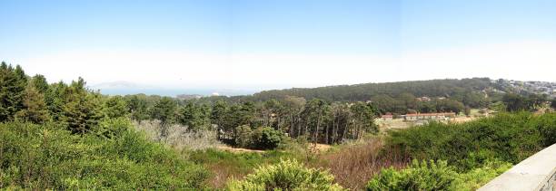 istock Panoramic view at san francisco from the trail 673592486