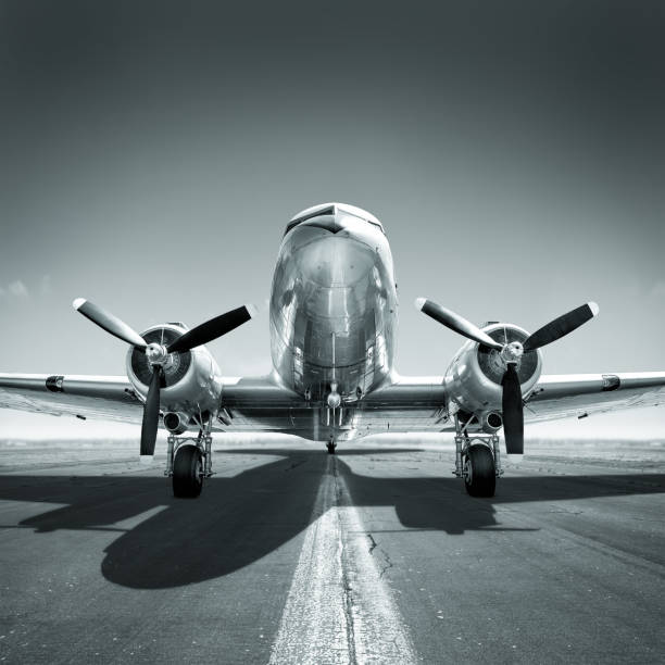 aircraft old airplane on a runway propeller photos stock pictures, royalty-free photos & images