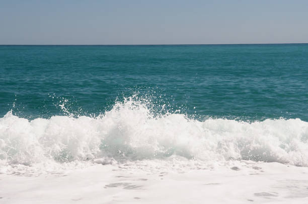 istock the waves of the sea, surf 673613132