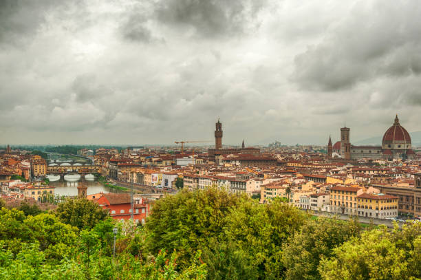 firenze, italia - dramatic sky duomo santa maria del fiore piazzale michelangelo florence italy foto e immagini stock