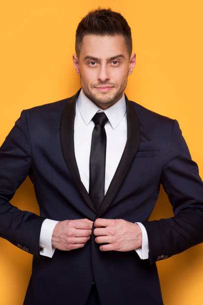 istock Handsome business man in a business suit 673723092