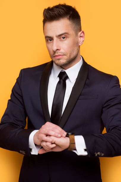 istock Handsome business man in a business suit 673723152