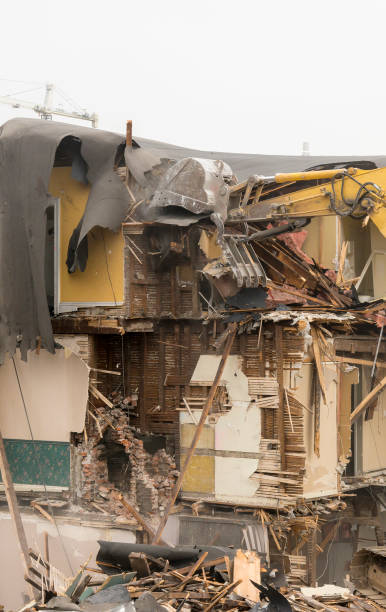 istock Demolishing An Old House 673761900