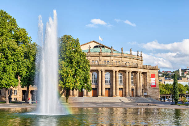 edificio del teatro di stato di stoccarda, germania - central berlin foto e immagini stock