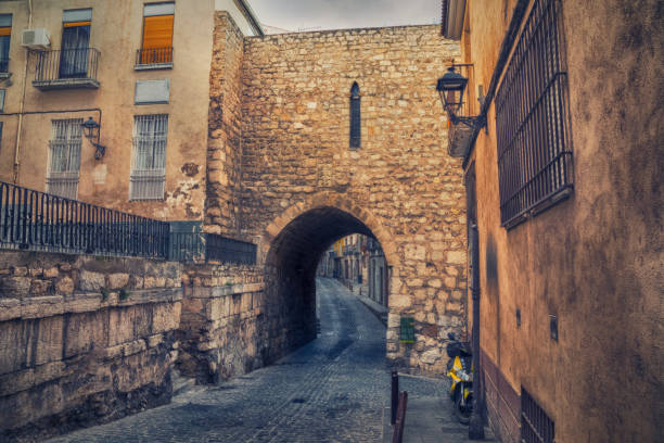 arco de san lorenzo a jaen, spagna - downbeat foto e immagini stock