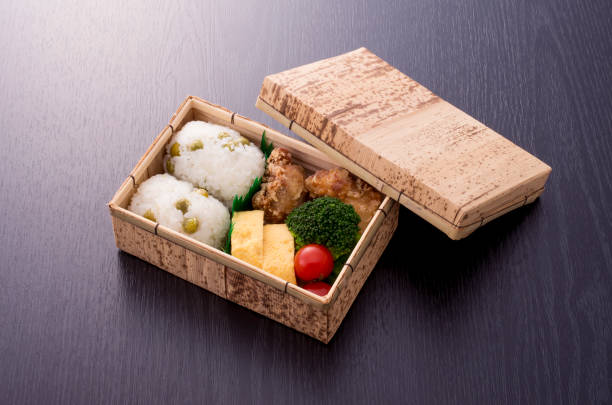 お弁当 - japanese bento photos et images de collection