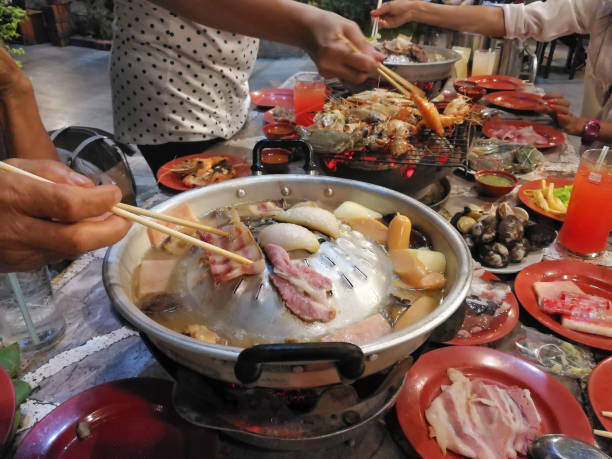 istock Hot Pork Shop in Bangkok 673804532