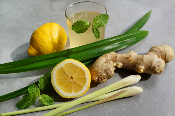 domowy zdrowy koktajl i składnik detoksykacyjny - ginger tea drink healthy eating zdjęcia i obrazy z banku zdjęć