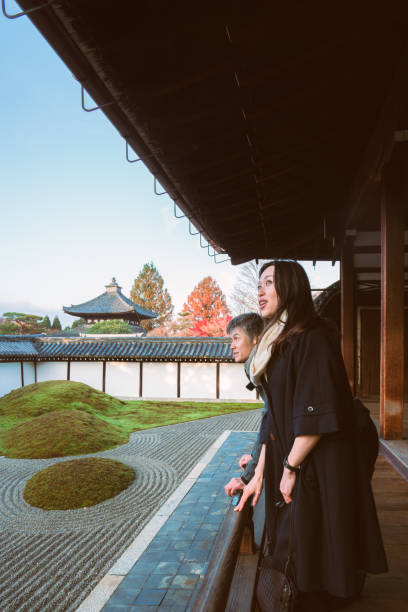 istock Couple at Tofuku-ji Temple 673850916